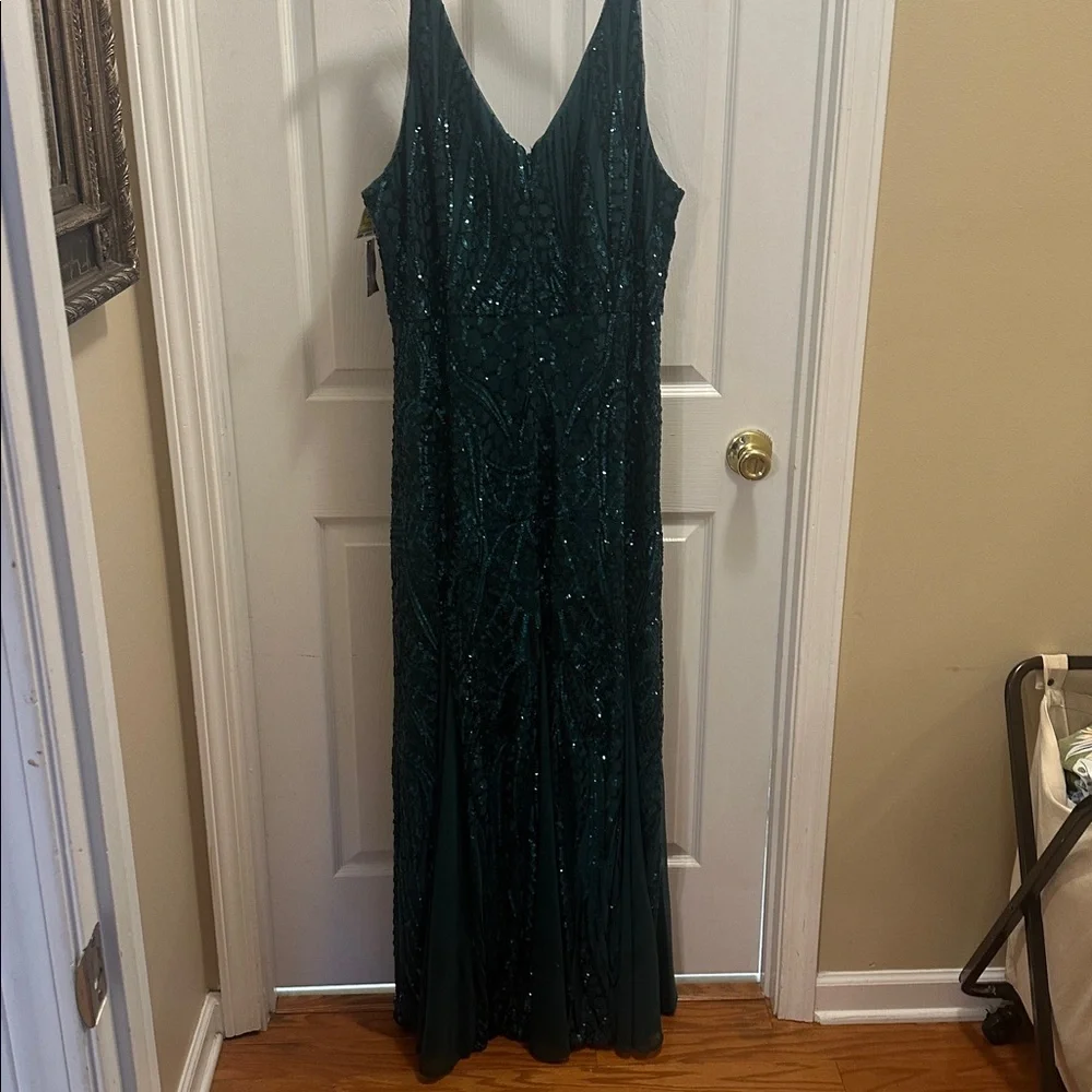 Formal/Prom Sequin V-Neck Dress Emerald Green - Picture 3 of 6